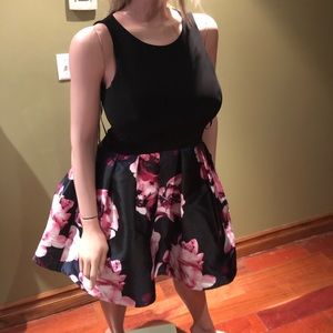 Woman’s Dress Size 14 Black/Flowers